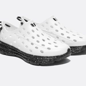 NWT Kane men’s Revive